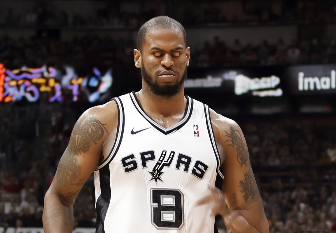 圣安东尼奥马刺队中锋持续贡献两双数据，篮板保护稳健表现引关注，文班亚马亦需其助力